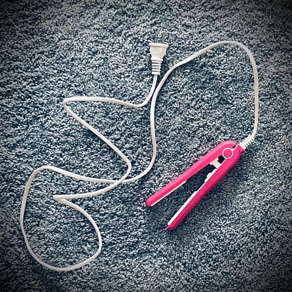 Pink Compact Ceramic Hair Straightener, For Quick Styling. Excellent Condition.